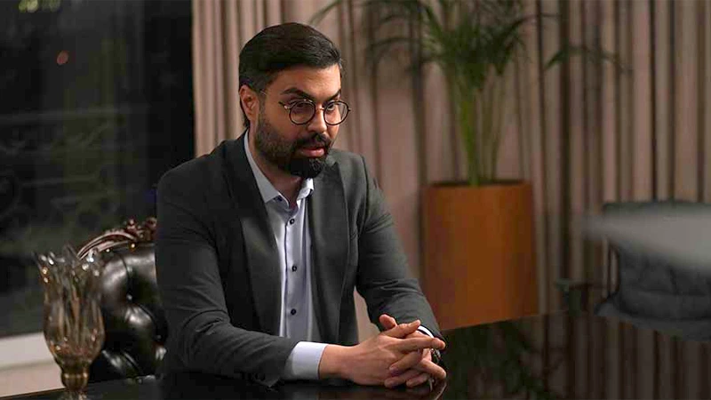 آریا پارسا در سریال قطب شمال