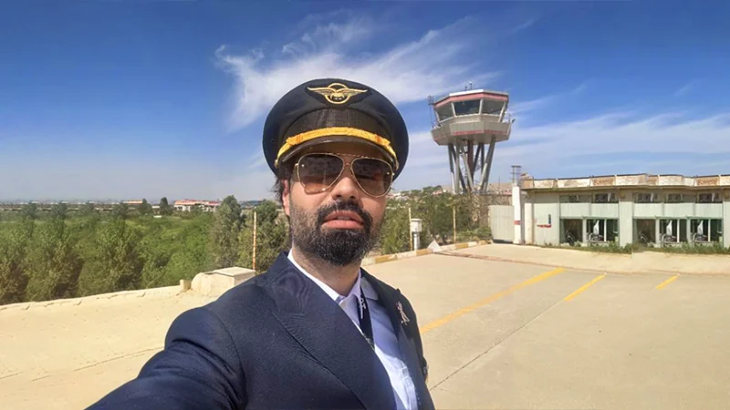 خلبان ماکان آریا پارسا
